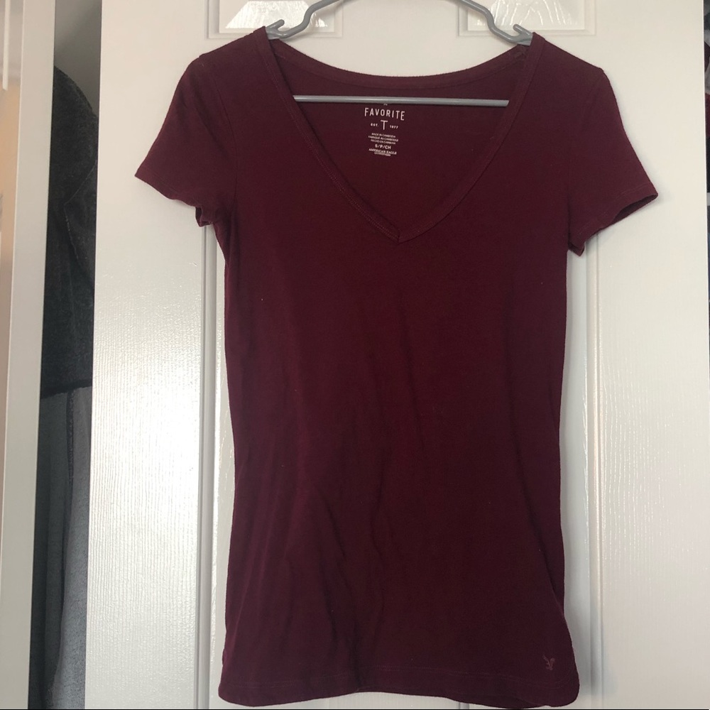 American Eagle Favorite T. Maroon. Small. - Picture 1 of 3